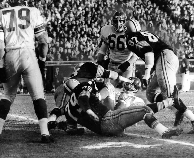 The New York Giants protection broke down during the Packers-Giants championship game on Dec. 31, 1961. The Packers won 37-0.