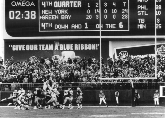 Packers placekicker Jan Stenerud kicks a 23-yard field goal with 2:38 left to defeat the New York Giants on Nov. 8, 1981, at Milwaukee County Stadium before a crowd of 54,138.