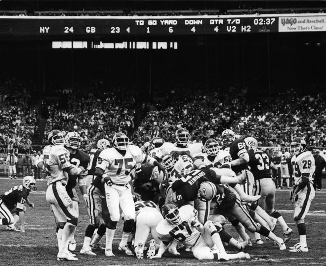 Packers and Giants watch Jan Stenerud's 23-yard field goal with 2:38 left. The kick was good and the Packers defeated the the New York Giants 26-24 on Nov. 8, 1981, at Milwaukee County Stadium before a crowd of 54,138.