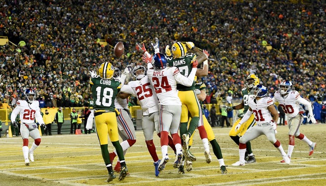 Randall Cobb (18) of the Green Bay Packers catches a touchdown pass in the second quarter during the NFC Wild Card game against the New York Giants at Lambeau Field on January 8, 2017 in Green Bay, Wis. The Packers won 38-13.